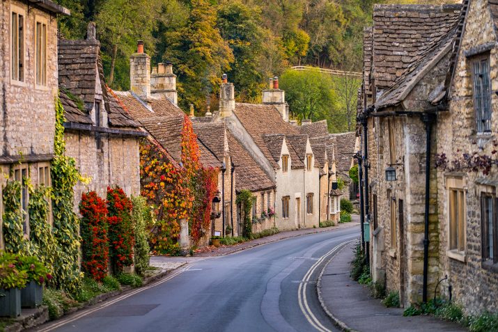 Den vackra delen av Cotswolds och dess pittoreska hus i sten