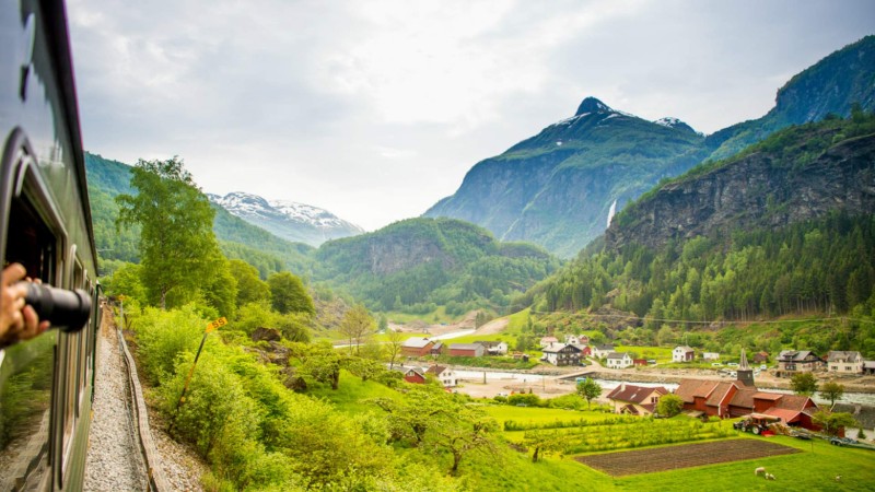 BERGENSBANAN, HARDANGERVIDDA, FLÅMSBANAN OCH FJORDKRYSS